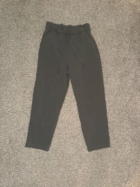 lululemon athletica on the fly mid rise crop pant